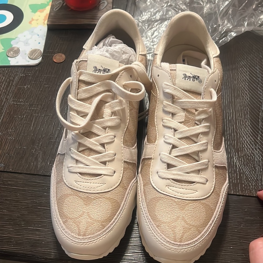 💯 Authentic Coach - Picture 2 of 6